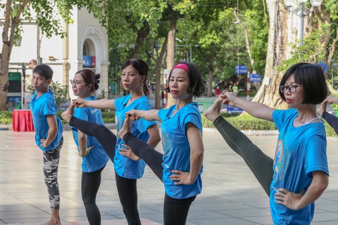 Đại sứ Ấn Độ: Yoga kết nối mọi người, duy trì tinh thần và thể chất khỏe mạnh - Ảnh 4. Đại sứ Ấn Độ: Yoga kết nối mọi người, duy trì tinh thần và thể chất khỏe mạnh - Ảnh 4.