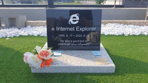 Kỹ sư phần mềm Hàn Quốc lập mộ cho Internet Explorer - Ảnh 1. Kỹ sư phần mềm Hàn Quốc lập mộ cho Internet Explorer - Ảnh 1.