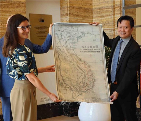 Việt Nam trao tặng An Nam Đại Quốc họa đồ cho Bảo tàng Lịch sử châu Âu - Ảnh 1. Việt Nam trao tặng An Nam Đại Quốc họa đồ cho Bảo tàng Lịch sử châu Âu - Ảnh 1.