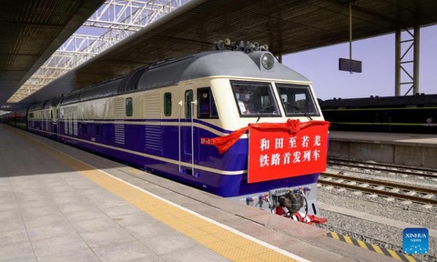 Trung Quốc xây đường sắt dài 2.712 km trên sa mạc ra sao? - Ảnh 4. Trung Quốc xây đường sắt dài 2.712 km trên sa mạc ra sao? - Ảnh 4.