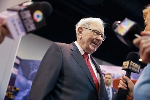 Chi hơn 13,1 triệu USD để được ăn trưa cùng tỉ phú Warren Buffett - Ảnh 1. Chi hơn 13,1 triệu USD để được ăn trưa cùng tỉ phú Warren Buffett - Ảnh 1.