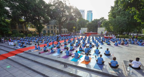 Đại sứ Ấn Độ: Yoga kết nối mọi người, duy trì tinh thần và thể chất khỏe mạnh - Ảnh 3. Đại sứ Ấn Độ: Yoga kết nối mọi người, duy trì tinh thần và thể chất khỏe mạnh - Ảnh 3.