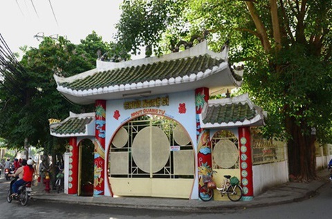Quận Gò Vấp chưa có chủ trương đổi tên chùa nghệ sĩ thành Nghĩa trang nghệ sĩ - Ảnh 2. Quận Gò Vấp chưa có chủ trương đổi tên chùa nghệ sĩ thành Nghĩa trang nghệ sĩ - Ảnh 2.