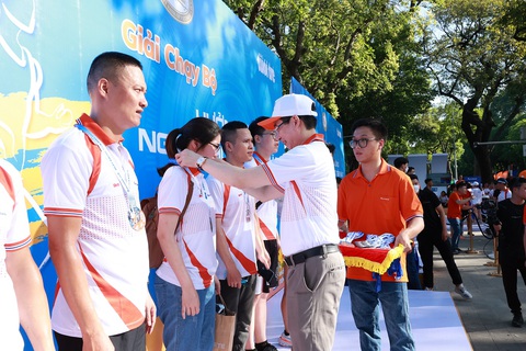Sacombank tổ chức giải chạy bộ hưởng ứng Ngày không tiền mặt 2022 - Ảnh 4. Sacombank tổ chức giải chạy bộ hưởng ứng Ngày không tiền mặt 2022 - Ảnh 4.