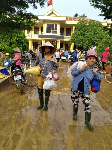 Những chuyến cứu trợ không thể quên trong đời làm báo Tuổi Trẻ - Ảnh 12. Những chuyến cứu trợ không thể quên trong đời làm báo Tuổi Trẻ - Ảnh 12.