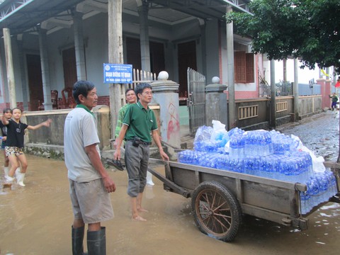 Những chuyến cứu trợ không thể quên trong đời làm báo Tuổi Trẻ - Ảnh 9. Những chuyến cứu trợ không thể quên trong đời làm báo Tuổi Trẻ - Ảnh 9.