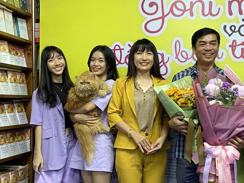 Joni mặt tịt và đồng bọn tinh nghịch: Đời sống thị dân và vật nuôi - Ảnh 1. Joni mặt tịt và đồng bọn tinh nghịch: Đời sống thị dân và vật nuôi - Ảnh 1.
