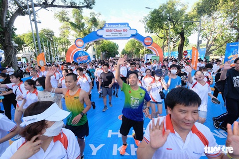 Rộn ràng Giải chạy Ngày không tiền mặt 2022 tại bờ hồ Hoàn Kiếm - Ảnh 4. Rộn ràng Giải chạy Ngày không tiền mặt 2022 tại bờ hồ Hoàn Kiếm - Ảnh 4.