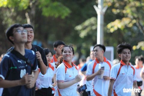 Nam thanh, nữ tú chạy bộ nhân Ngày không tiền mặt 2022 - Ảnh 2. Nam thanh, nữ tú chạy bộ nhân Ngày không tiền mặt 2022 - Ảnh 2.