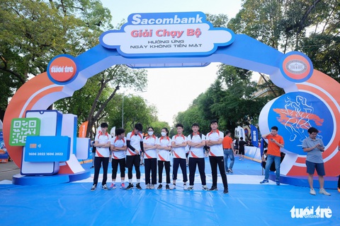 Nam thanh, nữ tú chạy bộ nhân Ngày không tiền mặt 2022 - Ảnh 5. Nam thanh, nữ tú chạy bộ nhân Ngày không tiền mặt 2022 - Ảnh 5.