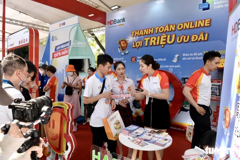 Khởi động chuyến xe mang sự kiện Không tiền mặt đến các tỉnh, thành - Ảnh 10. Khởi động chuyến xe mang sự kiện Không tiền mặt đến các tỉnh, thành - Ảnh 10.