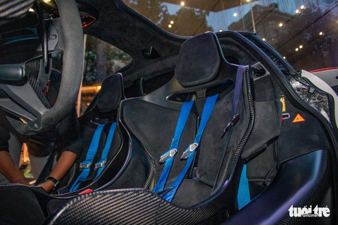 Chiêm ngưỡng McLaren Senna thứ hai về Việt Nam: Giá hàng chục tỉ đồng, khoác bộ áo đặc biệt - Ảnh 11. Chiêm ngưỡng McLaren Senna thứ hai về Việt Nam: Giá hàng chục tỉ đồng, khoác bộ áo đặc biệt - Ảnh 11.