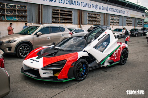 Chiêm ngưỡng McLaren Senna thứ hai về Việt Nam: Giá hàng chục tỉ đồng, khoác bộ áo đặc biệt - Ảnh 2. Chiêm ngưỡng McLaren Senna thứ hai về Việt Nam: Giá hàng chục tỉ đồng, khoác bộ áo đặc biệt - Ảnh 2.