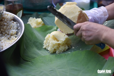 Xôi lá sen cô Hạnh, dẻo thơm lành 3 tiếng mỗi hôm - Ảnh 3. Xôi lá sen cô Hạnh, dẻo thơm lành 3 tiếng mỗi hôm - Ảnh 3.