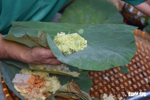 Xôi lá sen cô Hạnh, dẻo thơm lành 3 tiếng mỗi hôm - Ảnh 5. Xôi lá sen cô Hạnh, dẻo thơm lành 3 tiếng mỗi hôm - Ảnh 5.