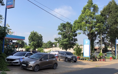 Cảnh sát phong tỏa, khám xét một cây xăng ở Bà Rịa - Vũng Tàu - Ảnh 2. Cảnh sát phong tỏa, khám xét một cây xăng ở Bà Rịa - Vũng Tàu - Ảnh 2.