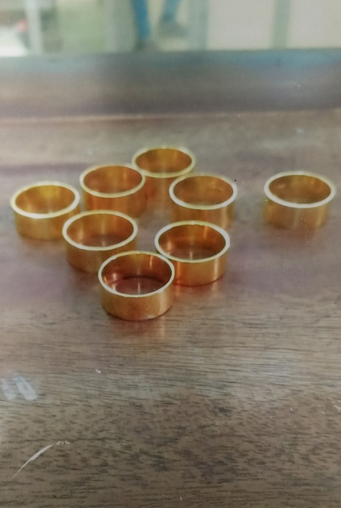 Khởi tố nghi phạm lừa tráo vàng giả lấy vàng thật tại tiệm vàng - Ảnh 2. Khởi tố nghi phạm lừa tráo vàng giả lấy vàng thật tại tiệm vàng - Ảnh 2.