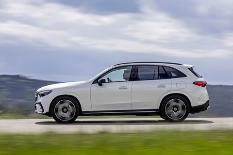 SUV bán chạy nhất của Mercedes-Benz GLC ra mắt thế hệ mới: Mọi bản đều có tùy chọn hybrid - Ảnh 2. SUV bán chạy nhất của Mercedes-Benz GLC ra mắt thế hệ mới: Mọi bản đều có tùy chọn hybrid - Ảnh 2.