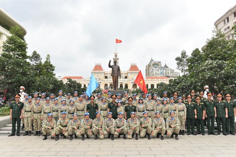 Sau gìn giữ hòa bình ở Nam Sudan, y bác sĩ Bệnh viện Quân y 175 báo công dâng Bác - Ảnh 1. Sau gìn giữ hòa bình ở Nam Sudan, y bác sĩ Bệnh viện Quân y 175 báo công dâng Bác - Ảnh 1.