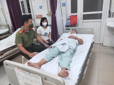 Trung sĩ cảnh vệ dùng tay cứu người đàn ông tránh cắn lưỡi khi lên cơn co giật - Ảnh 2. Trung sĩ cảnh vệ dùng tay cứu người đàn ông tránh cắn lưỡi khi lên cơn co giật - Ảnh 2.