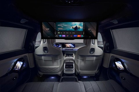 9 màn hình lớn nhất trên ôtô hiện tại: Nhiều mẫu to hơn cả tivi tại nhà - Ảnh 7. 9 màn hình lớn nhất trên ôtô hiện tại: Nhiều mẫu to hơn cả tivi tại nhà - Ảnh 7.