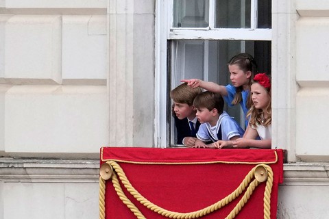 Hoành tráng đại lễ kỷ niệm 70 năm trị vì của Nữ hoàng Elizabeth II - Ảnh 6. Hoành tráng đại lễ kỷ niệm 70 năm trị vì của Nữ hoàng Elizabeth II - Ảnh 6.