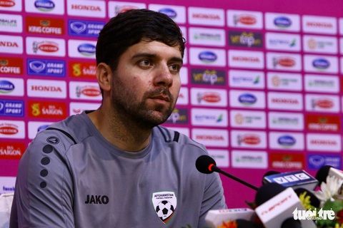 HLV Afghanistan: Việt Nam không lệ thuộc vào một ngôi sao như Ronaldo, Messi - Ảnh 1. HLV Afghanistan: Việt Nam không lệ thuộc vào một ngôi sao như Ronaldo, Messi - Ảnh 1.