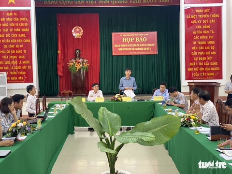 Cưỡng chế thu hồi đất rừng thông bị lấn chiếm dọc quốc lộ 28 - Ảnh 1. Cưỡng chế thu hồi đất rừng thông bị lấn chiếm dọc quốc lộ 28 - Ảnh 1.