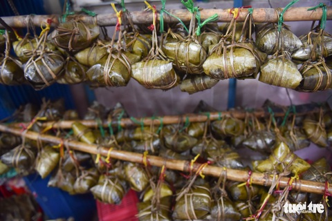 Nhộn nhịp gói bánh bá trạng ở đường Tuệ Tĩnh dịp Tết Đoan ngọ - Ảnh 5. Nhộn nhịp gói bánh bá trạng ở đường Tuệ Tĩnh dịp Tết Đoan ngọ - Ảnh 5.