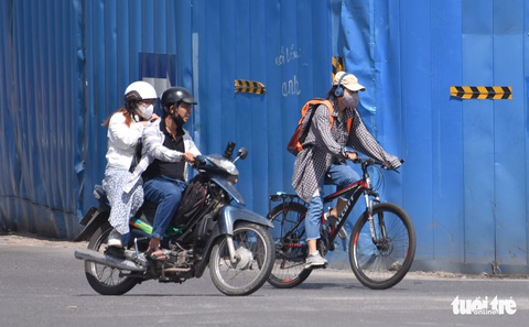 Giữa ‘bão giá’, đạp xe cả chục cây số cũng không nề hà - Ảnh 5. Giữa ‘bão giá’, đạp xe cả chục cây số cũng không nề hà - Ảnh 5.
