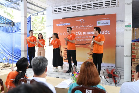 Quỹ Nam Phương cùng các nghệ sĩ khởi công 2 cầu mới tại Hậu Giang và Cà Mau - Ảnh 2. Quỹ Nam Phương cùng các nghệ sĩ khởi công 2 cầu mới tại Hậu Giang và Cà Mau - Ảnh 2.