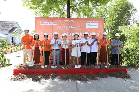 Quỹ Nam Phương cùng các nghệ sĩ khởi công 2 cầu mới tại Hậu Giang và Cà Mau - Ảnh 4. Quỹ Nam Phương cùng các nghệ sĩ khởi công 2 cầu mới tại Hậu Giang và Cà Mau - Ảnh 4.