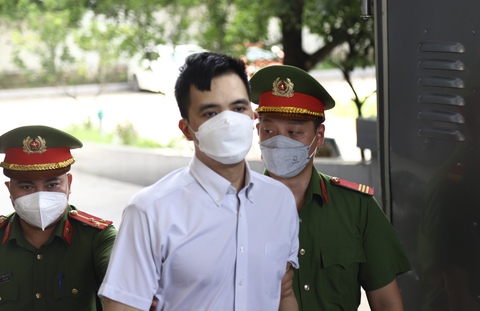 Ông Nguyễn Đức Chung phủ nhận công ty bán chế phẩm Redoxy-3C là ‘công ty gia đình’ - Ảnh 2. Ông Nguyễn Đức Chung phủ nhận công ty bán chế phẩm Redoxy-3C là ‘công ty gia đình’ - Ảnh 2.