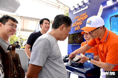 Chuyến xe không tiền mặt: Mời mọi người tận mắt, tận tay trải nghiệm - Ảnh 2. Chuyến xe không tiền mặt: Mời mọi người tận mắt, tận tay trải nghiệm - Ảnh 2.