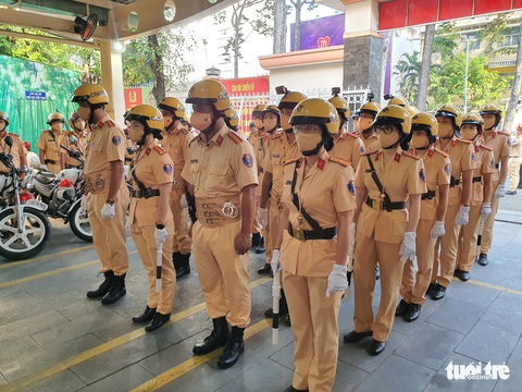 Phòng CSGT TP.HCM: Buộc chủ xe bằng mọi cách phải cắt thùng đã cơi nới - Ảnh 3. Phòng CSGT TP.HCM: Buộc chủ xe bằng mọi cách phải cắt thùng đã cơi nới - Ảnh 3.