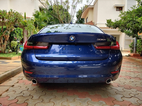 Lái BMW 330i Sport mạnh mẽ nhưng khó ra vào - Ảnh 14. Lái BMW 330i Sport mạnh mẽ nhưng khó ra vào - Ảnh 14.
