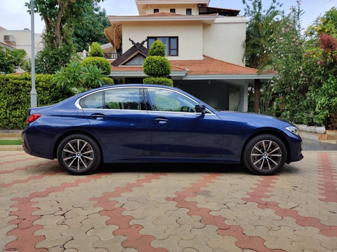 Lái BMW 330i Sport mạnh mẽ nhưng khó ra vào - Ảnh 2. Lái BMW 330i Sport mạnh mẽ nhưng khó ra vào - Ảnh 2.