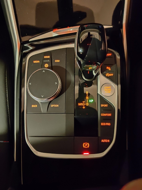 Lái BMW 330i Sport mạnh mẽ nhưng khó ra vào - Ảnh 4. Lái BMW 330i Sport mạnh mẽ nhưng khó ra vào - Ảnh 4.
