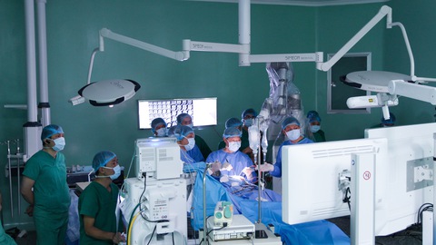 Bỏ ngay liên kết, liên doanh trong bệnh viện công? - Ảnh 3. Bỏ ngay liên kết, liên doanh trong bệnh viện công? - Ảnh 3.
