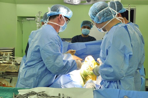Tin sáng 3-8: Nguy cơ làn sóng dịch mới; Đối tượng nào có thể nghỉ hưu muộn hơn 5 năm? - Ảnh 1. Tin sáng 3-8: Nguy cơ làn sóng dịch mới; Đối tượng nào có thể nghỉ hưu muộn hơn 5 năm? - Ảnh 1.