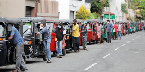 TIN THẾ GIỚI 20-6: Súng đã nổ ở Sri Lanka; Ukraine cấm sách và nhạc Nga - Ảnh 1. TIN THẾ GIỚI 20-6: Súng đã nổ ở Sri Lanka; Ukraine cấm sách và nhạc Nga - Ảnh 1.