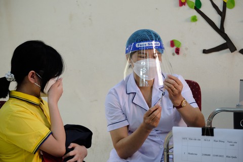 Đưa vắc xin phòng ung thư cổ tử cung, cúm mùa... vào chương trình tiêm chủng mở rộng - Ảnh 1. Đưa vắc xin phòng ung thư cổ tử cung, cúm mùa... vào chương trình tiêm chủng mở rộng - Ảnh 1.
