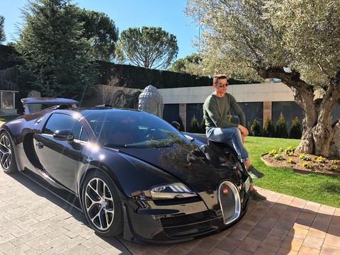 Siêu xe Bugatti Veyron Vitesse 2,1 triệu USD của Ronaldo đâm vào tường - Ảnh 1. Siêu xe Bugatti Veyron Vitesse 2,1 triệu USD của Ronaldo đâm vào tường - Ảnh 1.