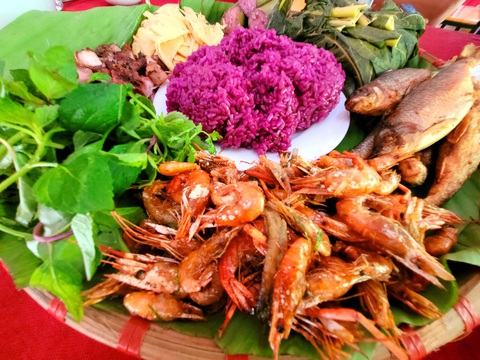 Non xanh, nước biếc miền Tây xứ Nghệ - Ảnh 2. Non xanh, nước biếc miền Tây xứ Nghệ - Ảnh 2.