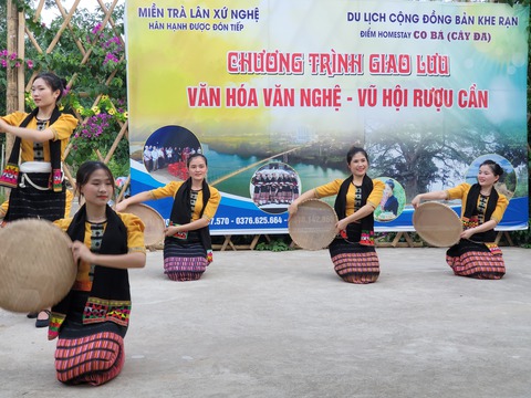 Non xanh, nước biếc miền Tây xứ Nghệ - Ảnh 3. Non xanh, nước biếc miền Tây xứ Nghệ - Ảnh 3.