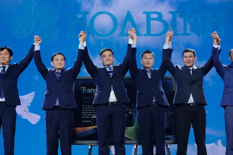 Hàng loạt chủ tịch doanh nghiệp chi tiền tỉ để cứu giá cổ phiếu - Ảnh 1. Hàng loạt chủ tịch doanh nghiệp chi tiền tỉ để cứu giá cổ phiếu - Ảnh 1.
