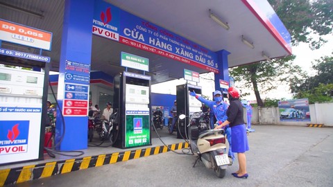 Gánh nặng tăng giá hàng hóa gây áp lực doanh nghiệp và người dân - Ảnh 1. Gánh nặng tăng giá hàng hóa gây áp lực doanh nghiệp và người dân - Ảnh 1.