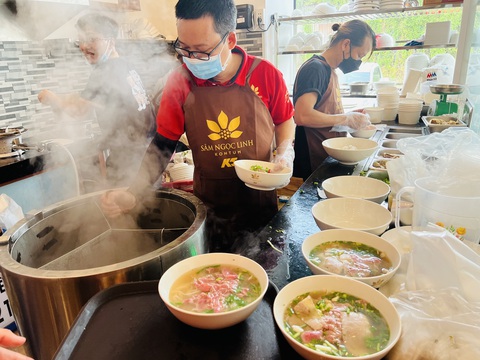 Sâm Ngọc Linh Kon Tum K5 khai trương quán phở đầu tiên - Ảnh 1. Sâm Ngọc Linh Kon Tum K5 khai trương quán phở đầu tiên - Ảnh 1.