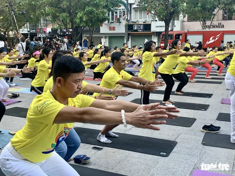 Hơn 1.000 người đồng diễn hưởng ứng Ngày quốc tế yoga 2022 - Ảnh 5. Hơn 1.000 người đồng diễn hưởng ứng Ngày quốc tế yoga 2022 - Ảnh 5.