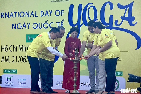 Hơn 1.000 người đồng diễn hưởng ứng Ngày quốc tế yoga 2022 - Ảnh 2. Hơn 1.000 người đồng diễn hưởng ứng Ngày quốc tế yoga 2022 - Ảnh 2.